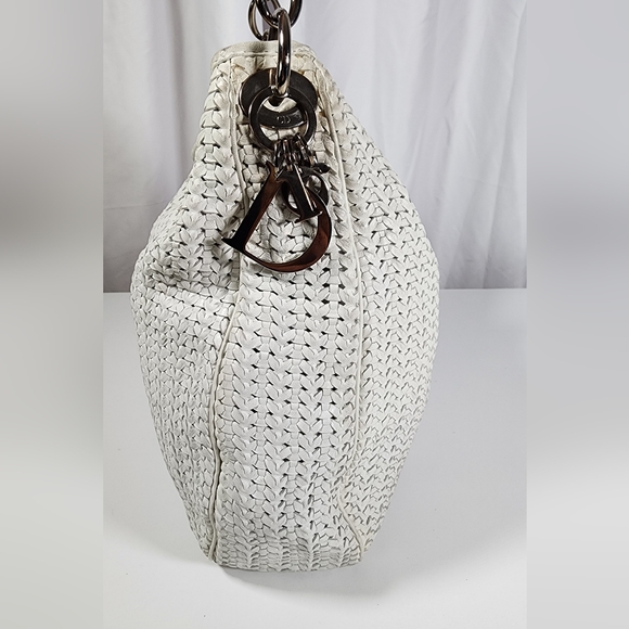 Christian Dior shoulder hobo. Ext shows signs of wear. Suede int nds cleaning - Picture 4 of 16